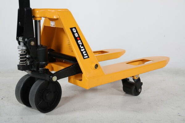 Kort palleløfter HPT-V – 2500kg med 650mm gafler og polyurethanhjul